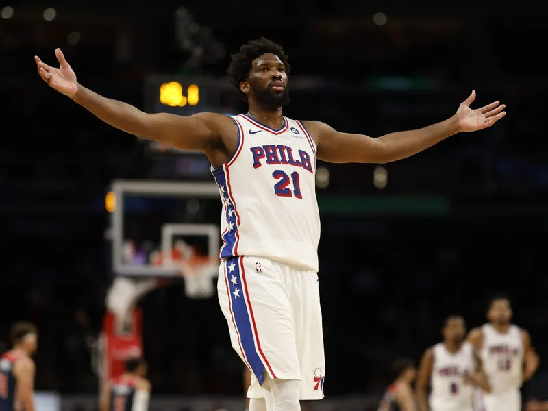 Resultados NBA hoy: Embiid y su tope del curso; Doncic hace historia en una paliza por 50