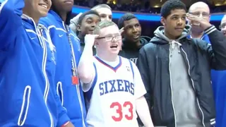 Philadelphia 76ers hace realidad el sueño de Kevin Grow en la gran noche de LeBron