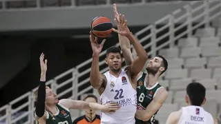 La asociación Abalde-Tavares puede con el Panathinaikos y las prórrogas (93-97)