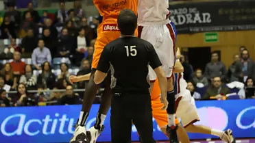 Valters al inicio y Kurz al final dan la victoria a Mad-Croc en Santiago (73-79)