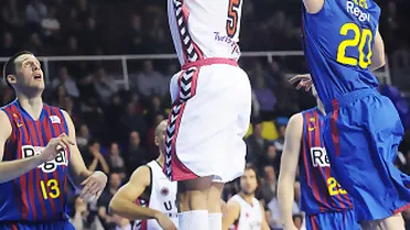 Paul Davis y James Augustine se marchan al Khimki; Aleksander Yanev se incorpora al Assignia Manresa