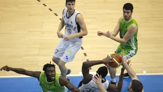 Amics y Cáceres siguen su lucha. Marín y Ávila, aflojan. Lucentum, despierta