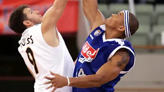 Rubén Garcés es el primer pívot del Pamesa 05/06