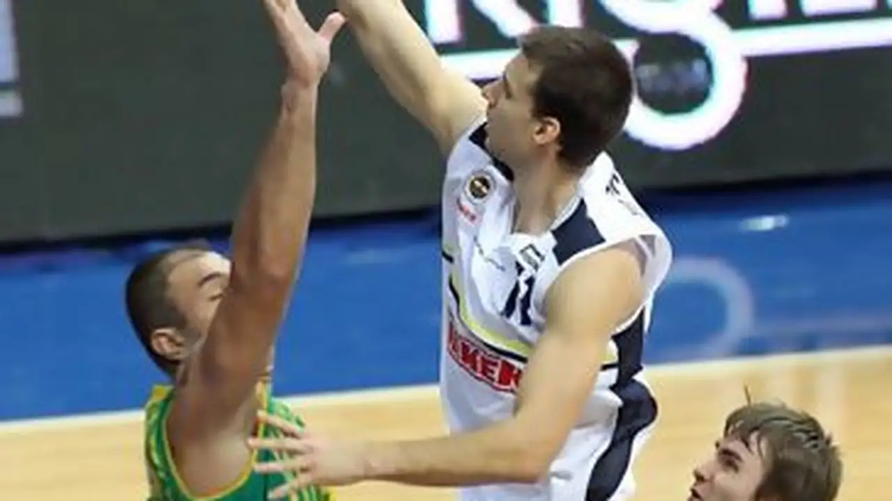 Liga Turca (J15): Sin cambios en la cabecera de la clasificación. Tripkovic debuta con Fenerbahce. Problemas con el fisco turco para Mire Chatman. Gerrod Henderson (Erdemir), MVP