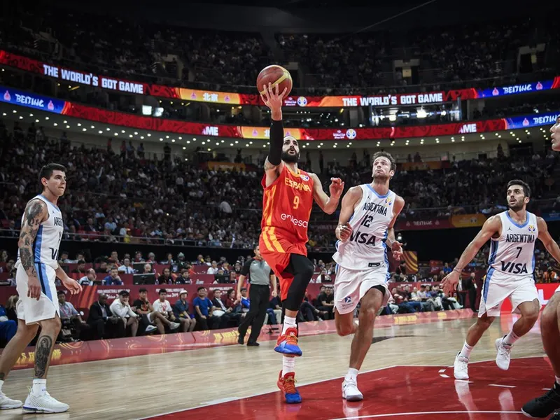 España arrasa en la final de los sueños y la convicción a una brava Argentina (95-75)