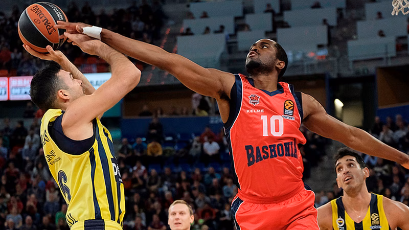 El Fenerbahce devuelve a la tierra al Baskonia y asalta el Buesa Arena (69-83)