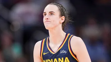 Caitlin Clark hace historia en su debut en la WNBA