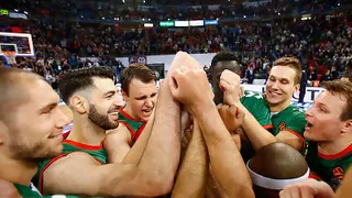 Un tiro libre de Shengelia da la primera victoria de Baskonia ante Efes (85-84)