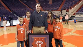 Iker Iturbe, homenajeado en Clemson, su alma mater