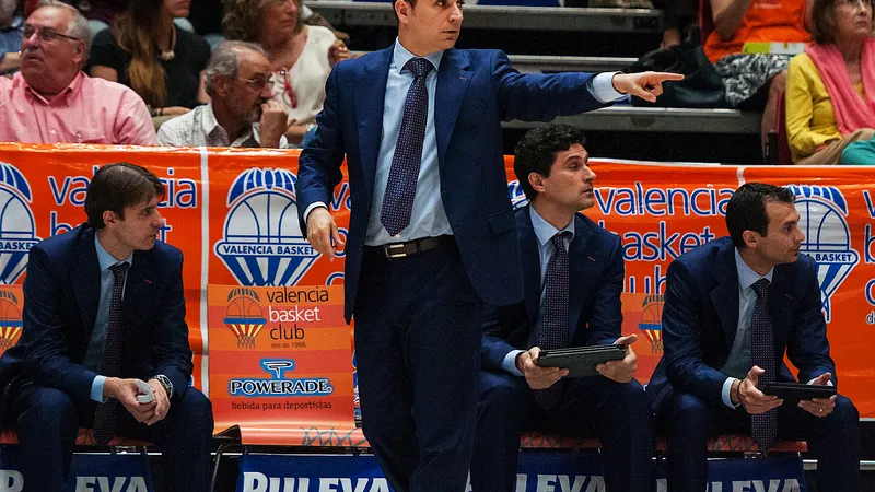 Carles Duran regresa al puesto de entrenador ayudante. ¿Vía libre para Pedro Martínez?