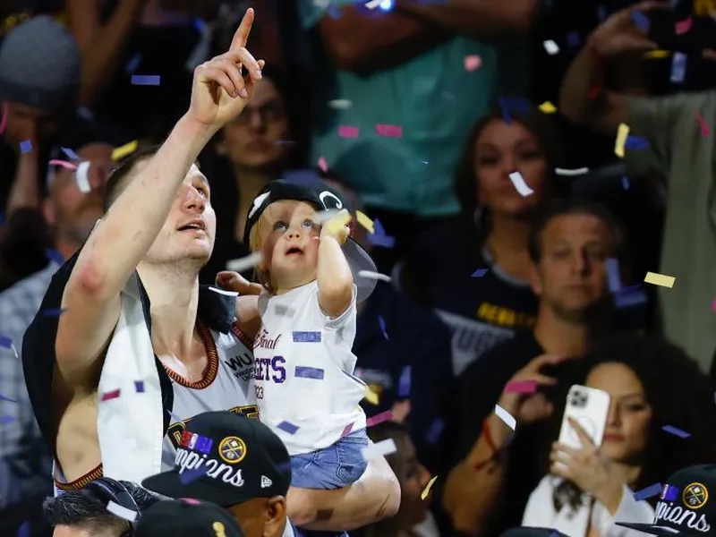 La increíble historia de Nikola Jokic, la anti-estrella que regala su brillo