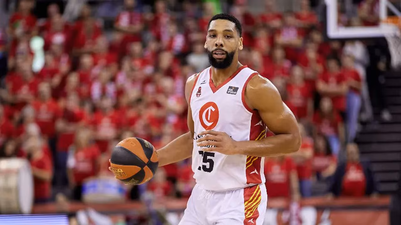 Zaragoza le hizo a Okafor la “oferta económica más importante de su historia”