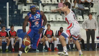 Un tapón de Robert Battle mete a Quimsa en semifinales (VÍDEO)