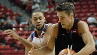 El 2,09 Levon Kendall, más madera para Obradoiro