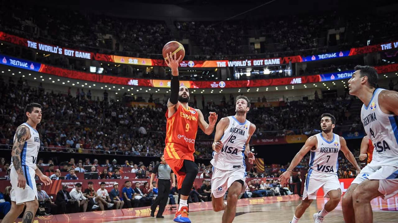 España arrasa en la final de los sueños y la convicción a una brava Argentina (95-75)