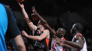 VÍDEO Triple de Van Rossom y tapón de Báez para los triunfos de Valencia y Gran Canaria