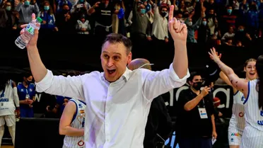 Roberto Íñiguez nombrado mejor entrenador de la Euroleague Women