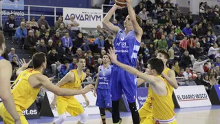 Mike Carlson debutará en ACB con Acunsa GBC, donde Nicola ha dado positivo