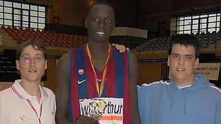 Ligas Adecco: Michel Diouf, pívot senegalés de 2,08, criado en la cantera de Regal Barça, jugará la Adecco Oro con Navarra. Antonio Bustamante será el playmaker de Plasencia