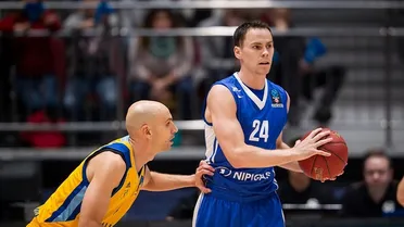 Herbalife Gran Canaria pierde una ocasión en la pista del Zenit, pero salva el average