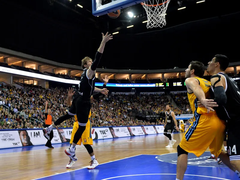Los Sergios lideran al Madrid en la victoria ante el Alba de Berlín (61-79)
