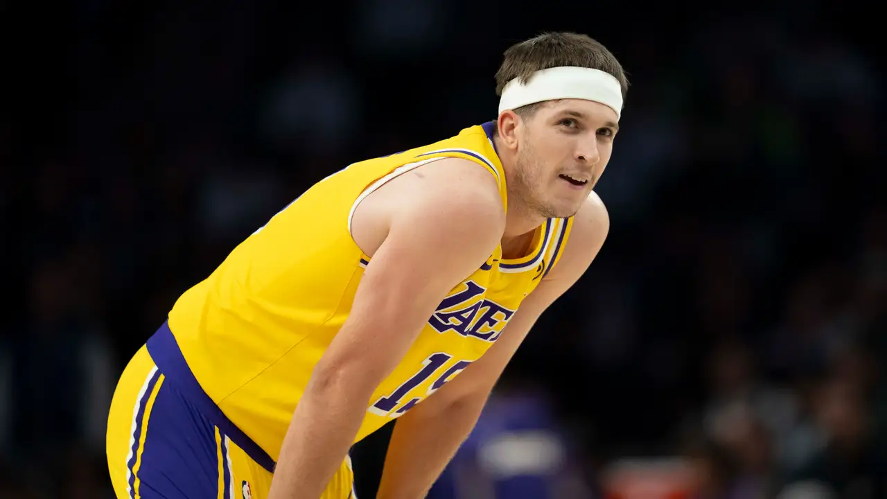 Tuvo una de sus peores noches de tiro, pero en el último segundo se vistió de leyenda en Lakers