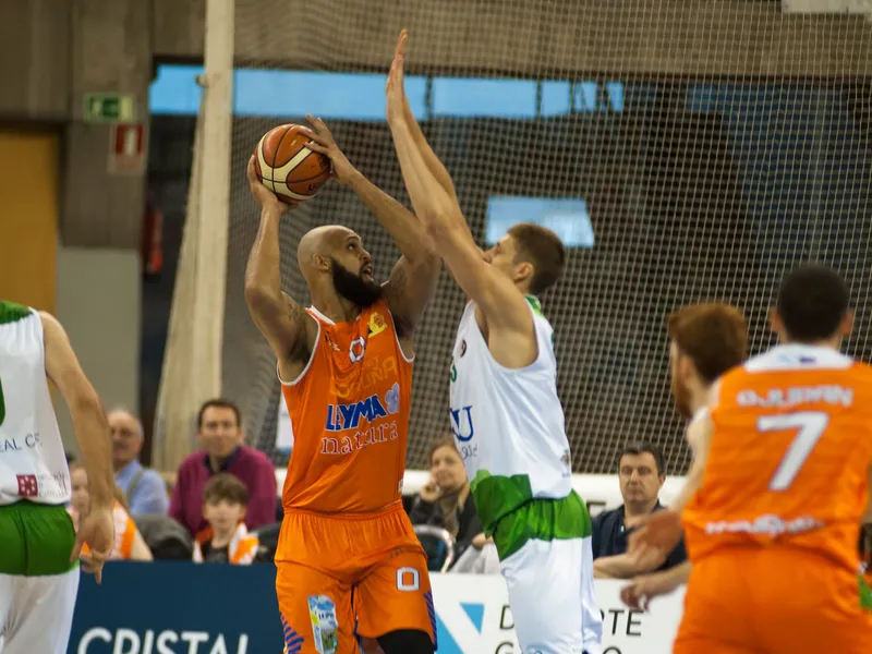 Filip Djuran bombardea al TAU; meritoria victoria del Palencia en Ourense