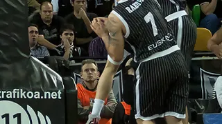 Tomas Satoransky se luce ante los ojeadores NBA con un 2+1 ganador en Miribilla (76-79)