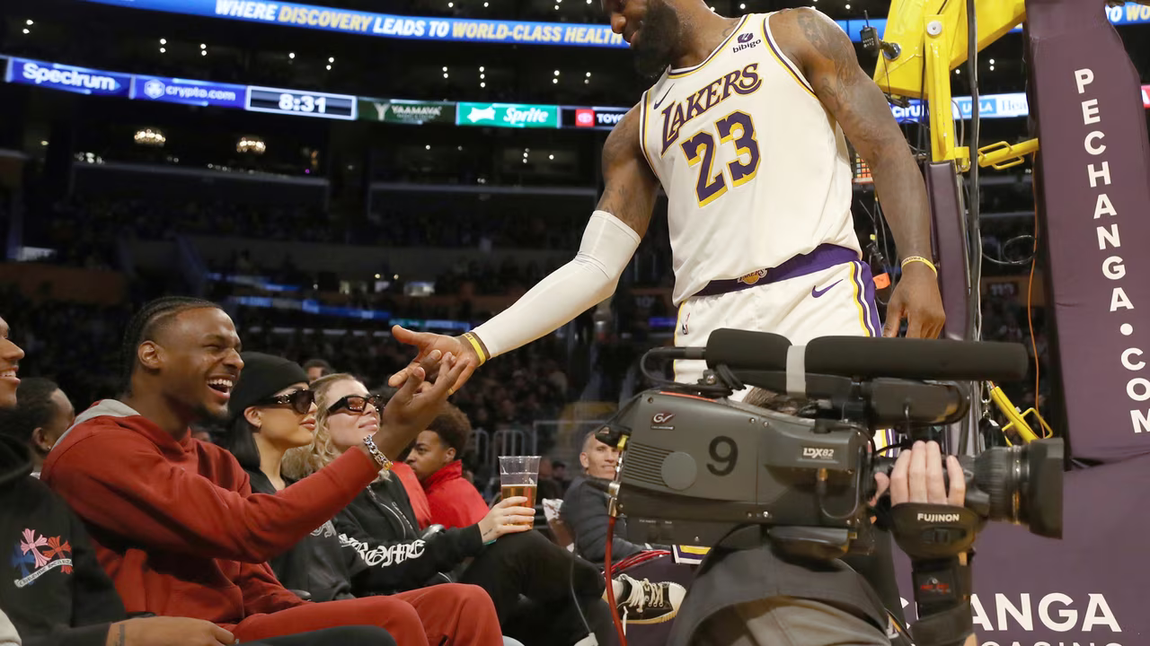CONFIRMADO: LeBron seguirá en los Lakers y podría romper un récord anotador con Bronny