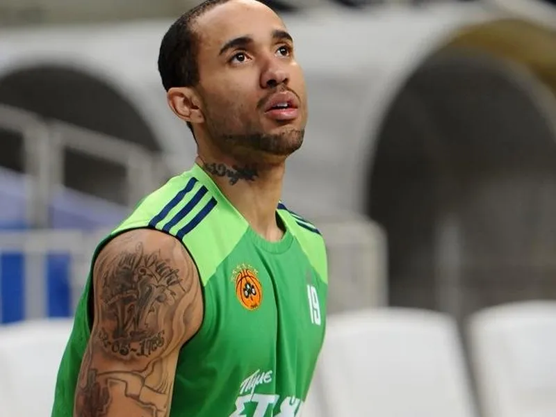 A-1 Ethniki (J19): Debuta Zack Wright! Polémicos finales, colegiados a la “nevera”