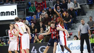 Nocioni, Pleiss y Heurtel se conjuran para acercar al Baskonia a la Copa (92-83)