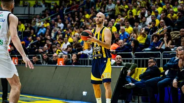 La noche de Nick Calathes: El tiro de la victoria y un gesto viral