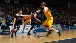 Dairis Bertans deja la ACB para fichar por el Darussafaka Dogus de Blatt