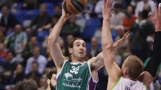 Unicaja entierra el sueño europeo de Laboral Kutxa (93-84)