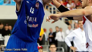 Salvaje batalla campal en el amistoso Grecia-Serbia