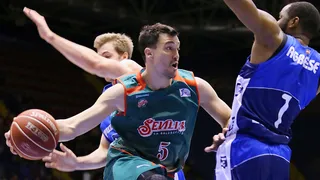 Alfonso Sánchez seguirá en el Sevilla dos años más. Cate, cedido un año más