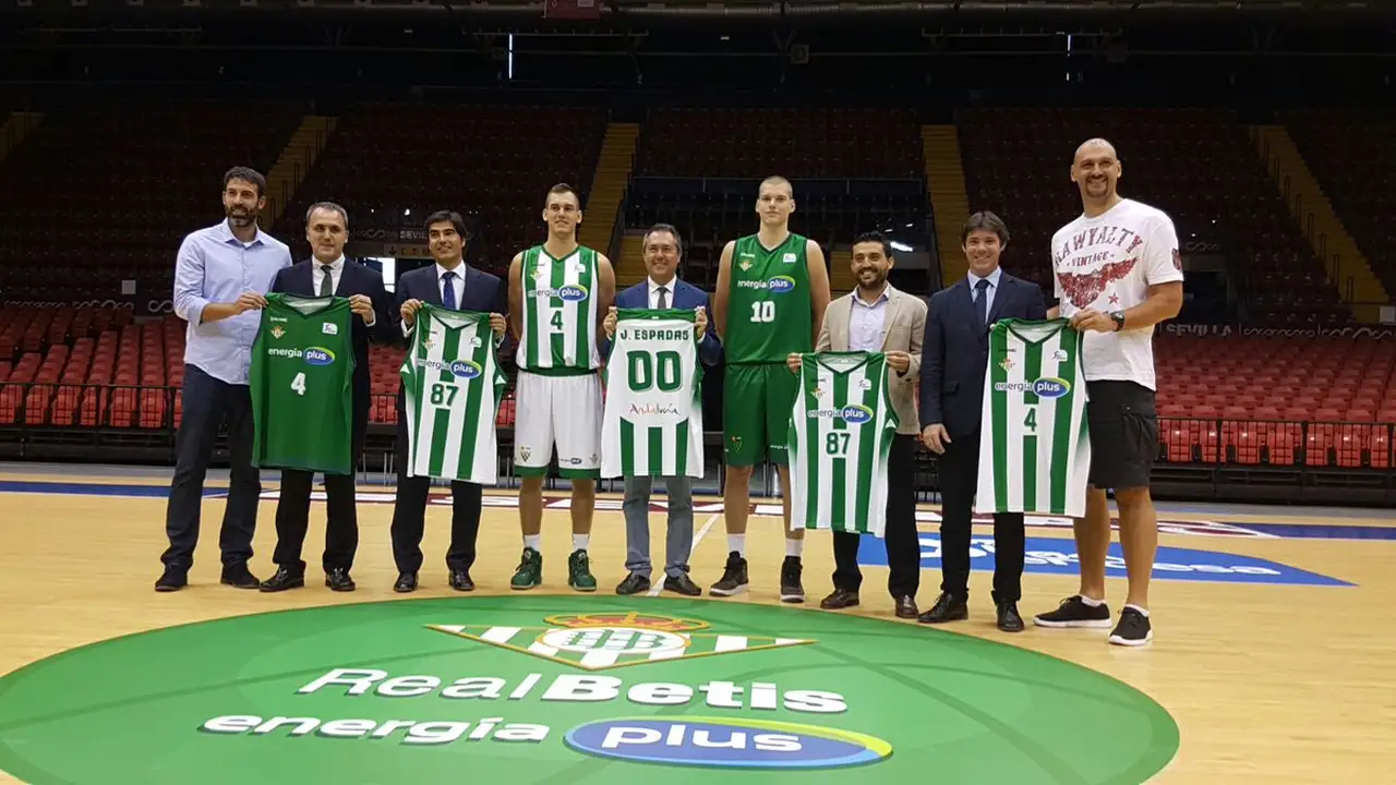 Proyecto Real Betis Energía Plus 2016/2017: Un poco de césped para el parqué