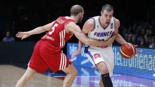 Francia sigue disfrazada de Hombre del Saco (76-53)