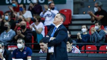 La revolución en Baskonia lleva a prescindir de una figura histórica en sus banquillos