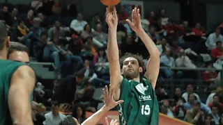 Vuelve el hijo pródigo a Málaga, Garbajosa rescinde su contrato con el Madrid y ficha por Unicaja