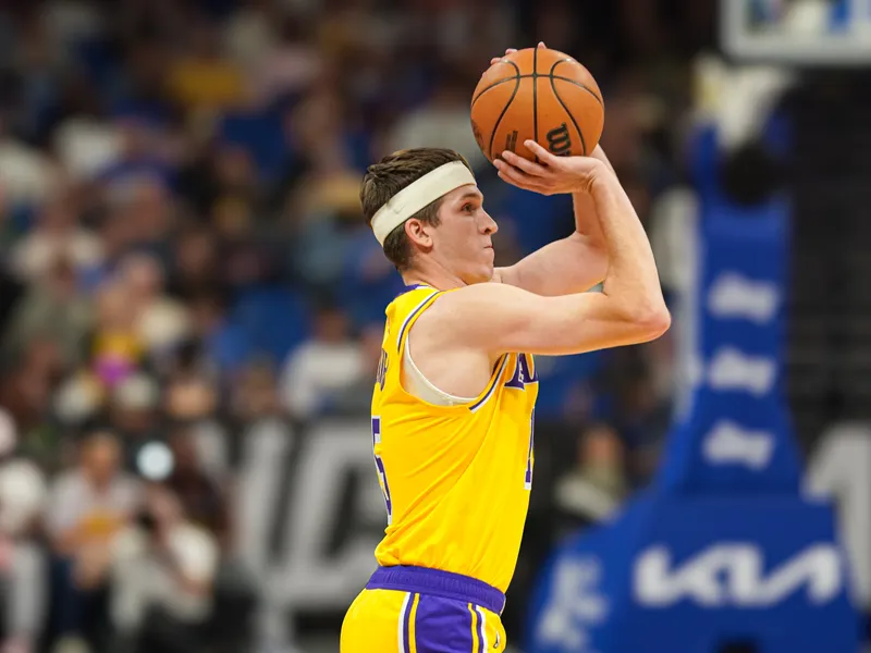Pese al despertar de Austin Reaves, los Lakers vuelven a caer en OKC