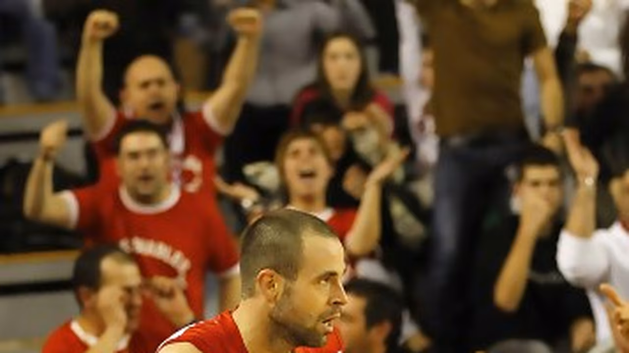 El Assignia Manresa se aferra al Nou Congost para seguir vivo (74-66)