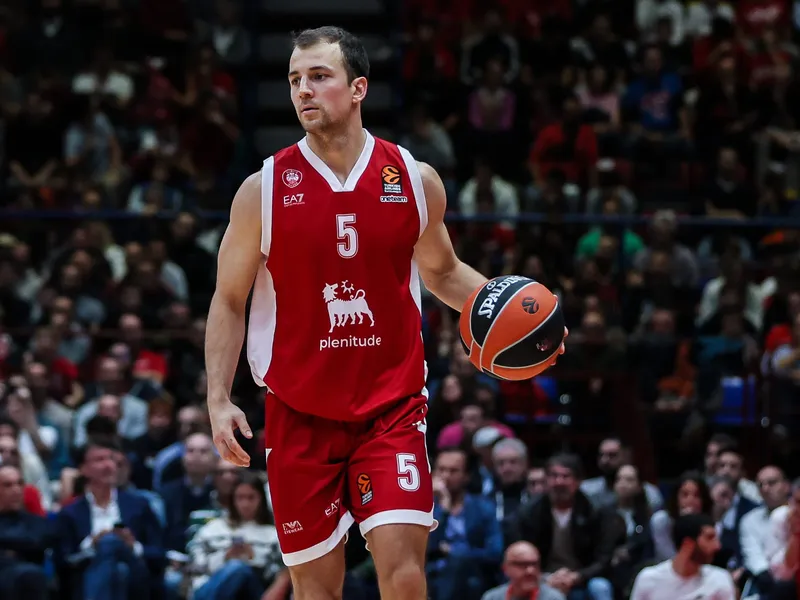 Se relaciona a Kevin Pangos con este club Euroliga