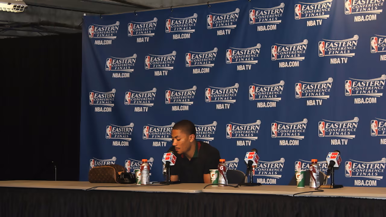 Derrick Rose: “Cuando alguien de 2.03 (LeBron) te defiende con esa facilidad es duro”