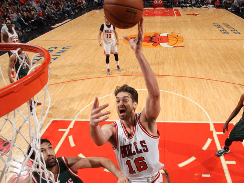 Un día como hoy… Pau Gasol sucedió a Michael Jordan en Chicago Bulls