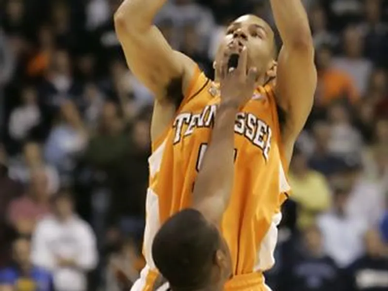 Zoco ACB: Lofton planta a Cajasol y a Estudiantes, ¿para tomar rumbo a Murcia? Los colegiales se hacen con Blake Ahearn