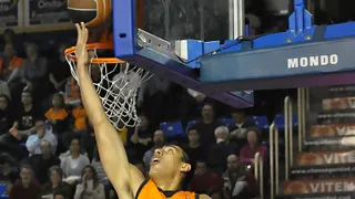 Gustavo Ayón, con pie y medio en la NBA