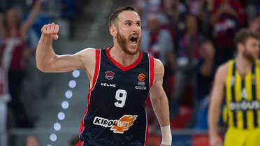 El Baskonia se aferra al calor del Buesa Arena (88  83)