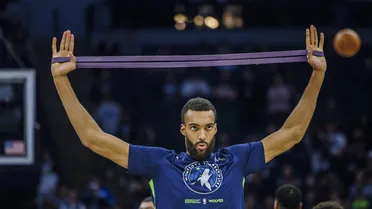 ¡Vergüenza en Wolves! Puñetazo de Rudy Gobert a su propio compañero (Vídeo)
