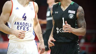 Efes-Dogus y Fenerbahce-Galatasaray, en semis. Baile de entrenadores en Turquía